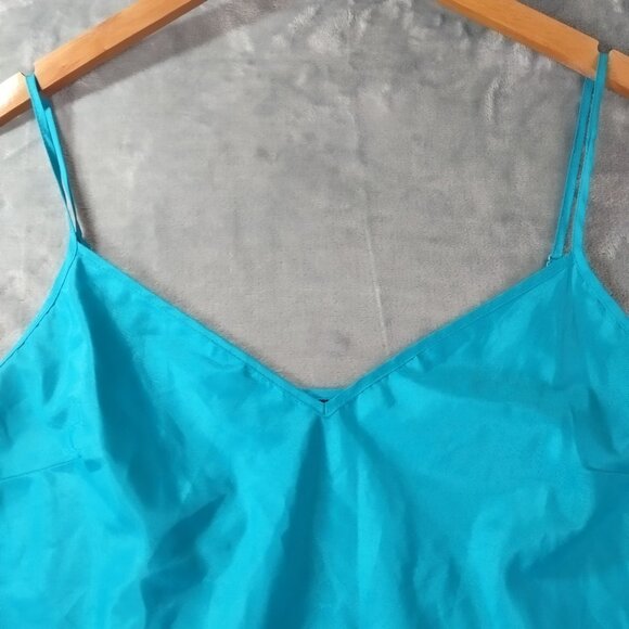 Women Streetwear Sleeveless Casual layering TankTop L Vibrant Blue closetstaple - Picture 4 of 8